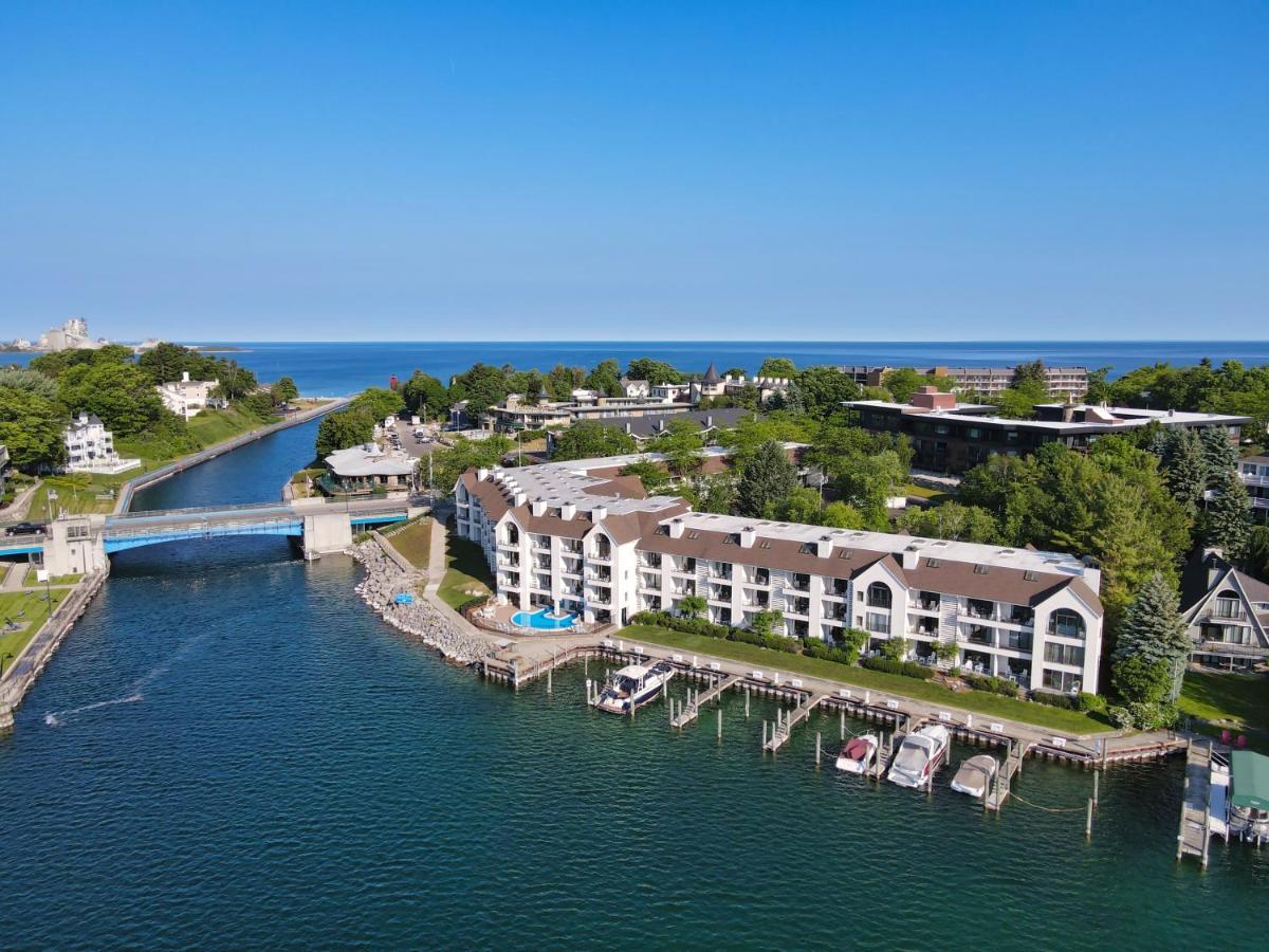 105 Edgewater Inn Charlevoix Extérieur photo
